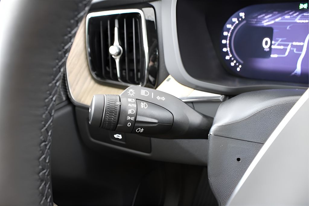 2026 Volvo XC60 Plus - Photo 20