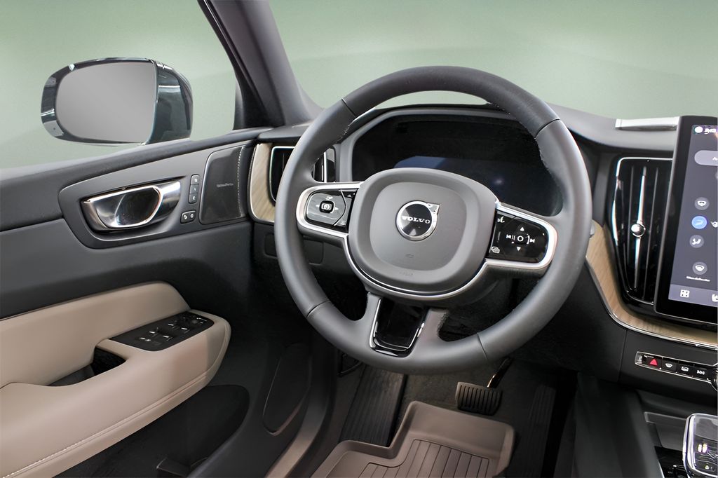 2026 Volvo XC60 Plus - Photo 14