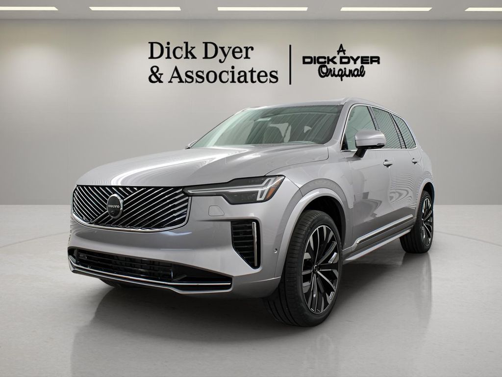 2026 Volvo XC90 Plus - Photo 6