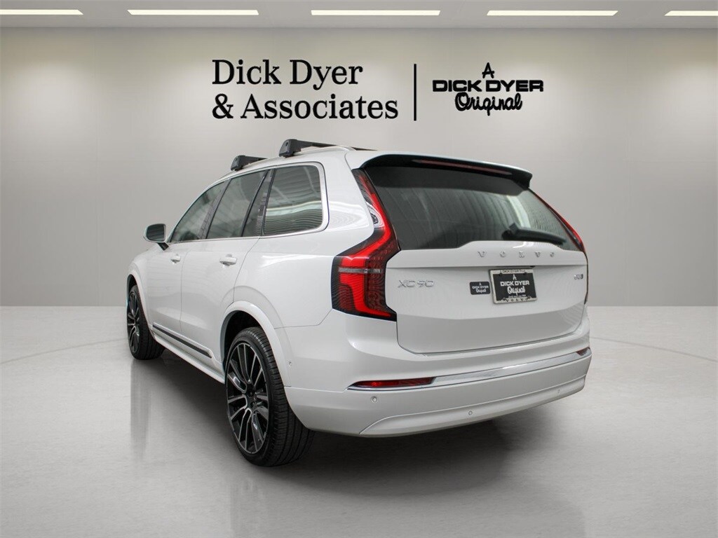 2026 Volvo XC90 B5 photo 4