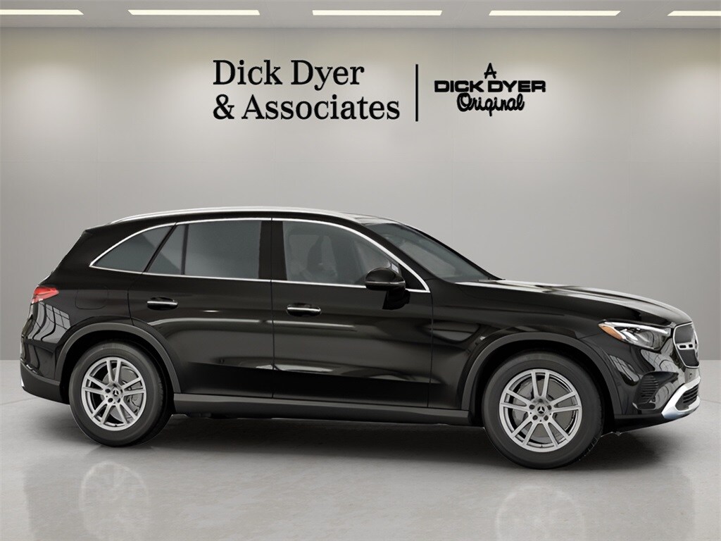 2025 Mercedes Benz GLC 300 photo 2