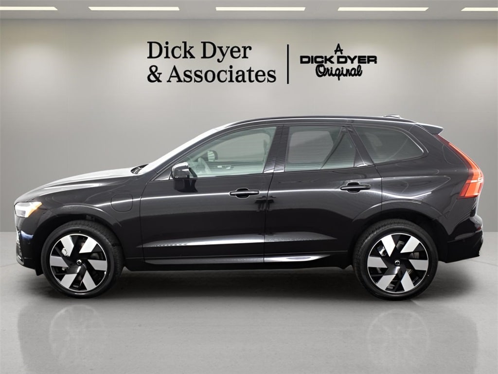 New 2025 Volvo XC60 plug-in hybrid T8 Plus SUV