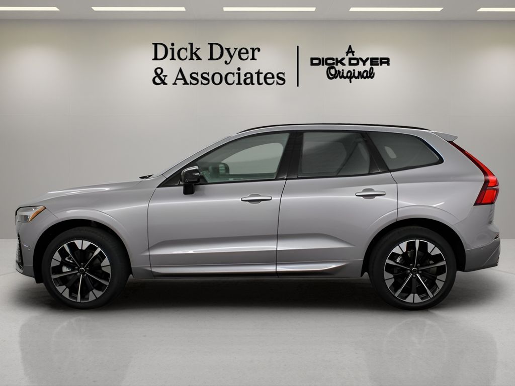 2026 Volvo XC60 Plus - Photo 6
