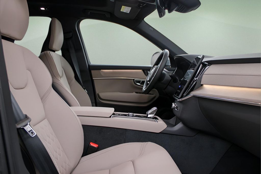 2026 Volvo XC90 Plus - Photo 24