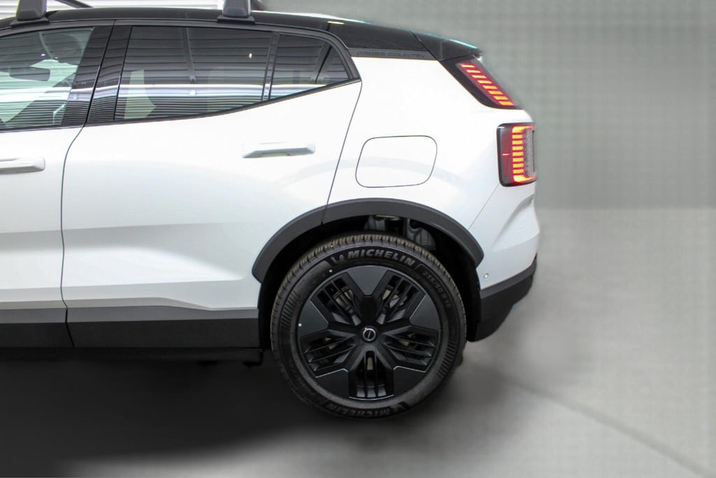 2026 Volvo EX30 Ultra - Photo 33