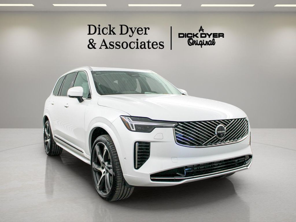 2026 Volvo XC90 Plus - Photo 10