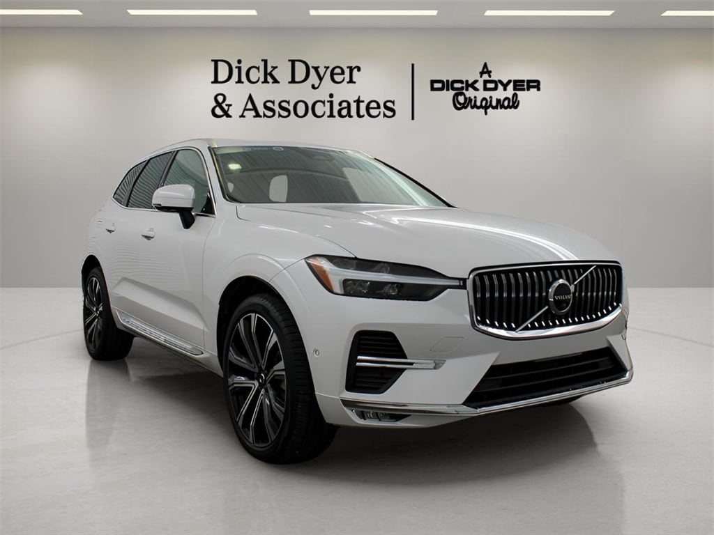 2023 Volvo XC60 B5 FWD Ultimate Bright