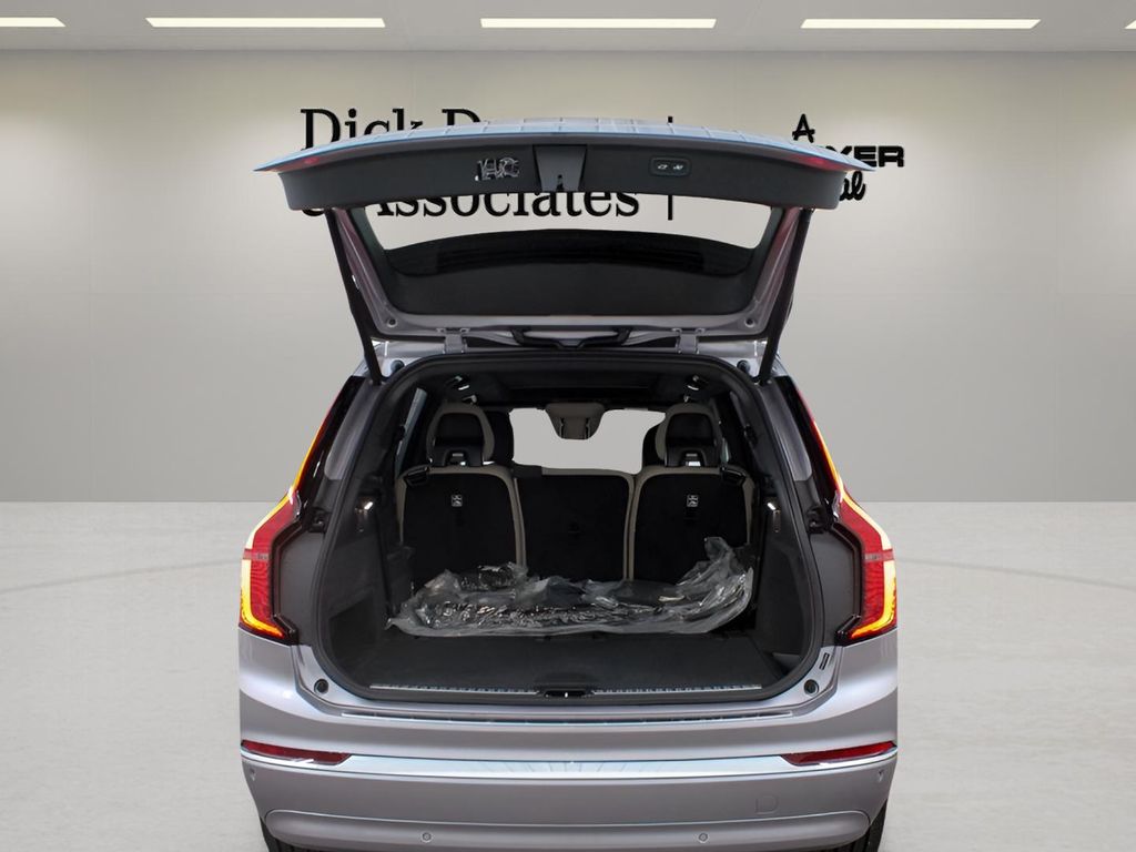 2026 Volvo XC90 Plus - Photo 30