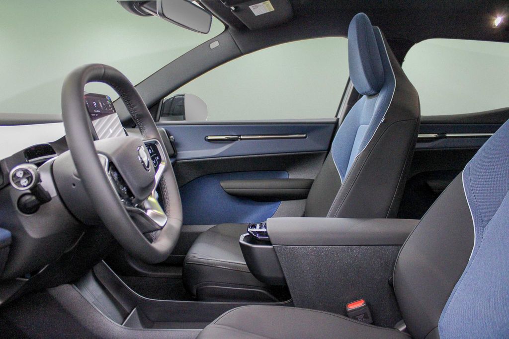 2026 Volvo EX30 Ultra - Photo 22
