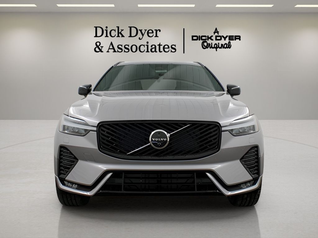 2026 Volvo XC60 Plus - Photo 9