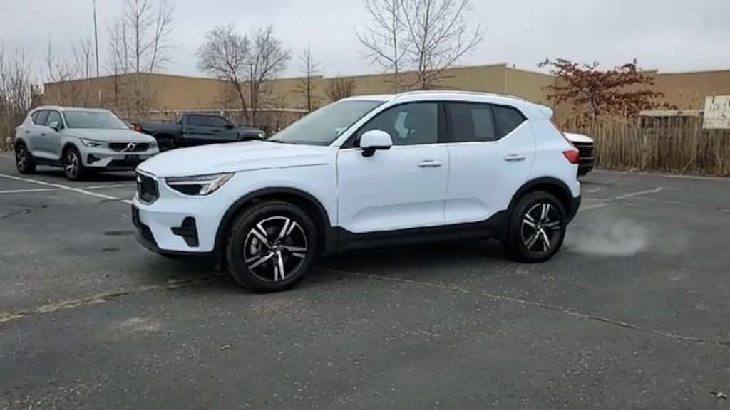 Used 2025 Volvo XC40 Core Bright Theme SUV