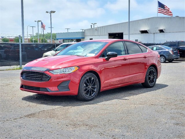 Used 2020 Ford Fusion SE with VIN 3FA6P0HDXLR109072 for sale in Southgate, MI