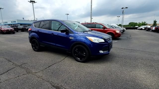 Used 2015 Ford Escape SE with VIN 1FMCU0GX0FUA59907 for sale in Southgate, MI