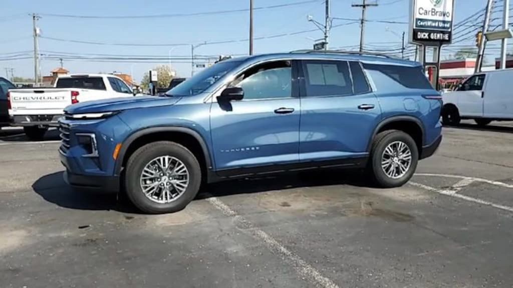 Used 2024 Chevrolet Traverse LT SUV