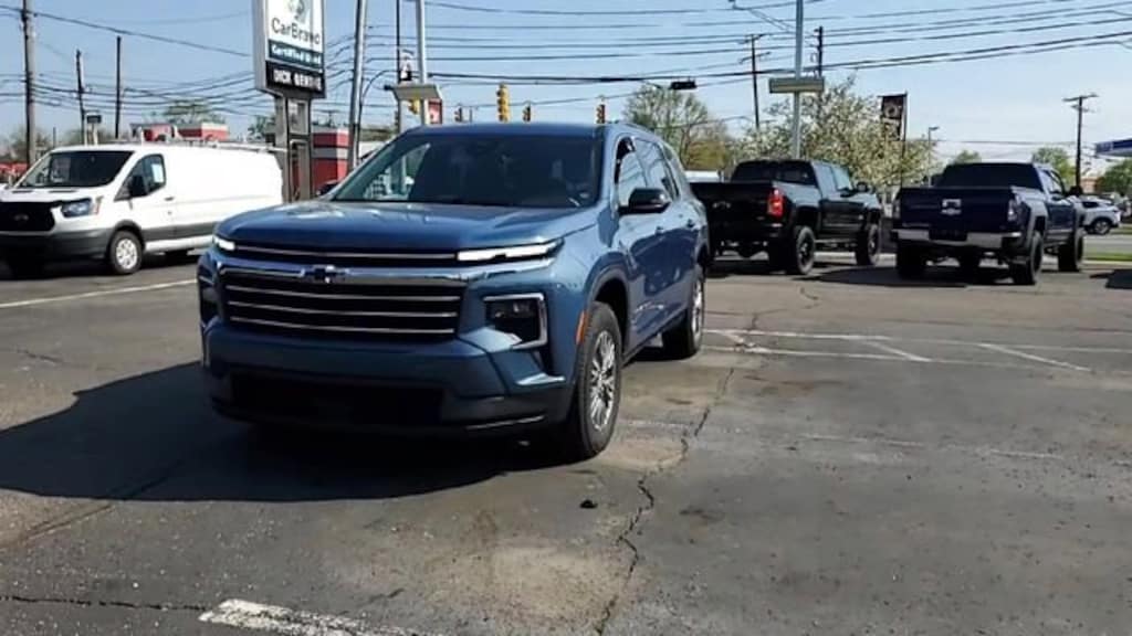 Used 2024 Chevrolet Traverse LT SUV