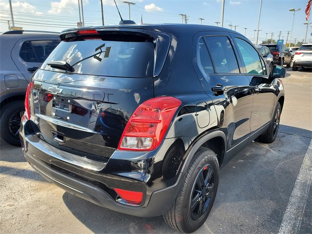 2022 Chevrolet Trax LS photo 3