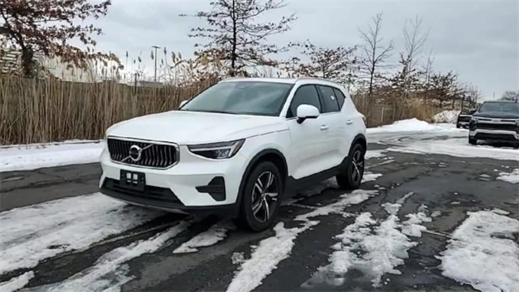 Used 2025 Volvo XC40 Core Bright Theme