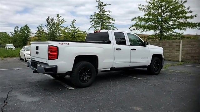 Used 2017 Chevrolet Silverado 1500 LT with VIN 1GCVKREH5HZ170526 for sale in Southgate, MI
