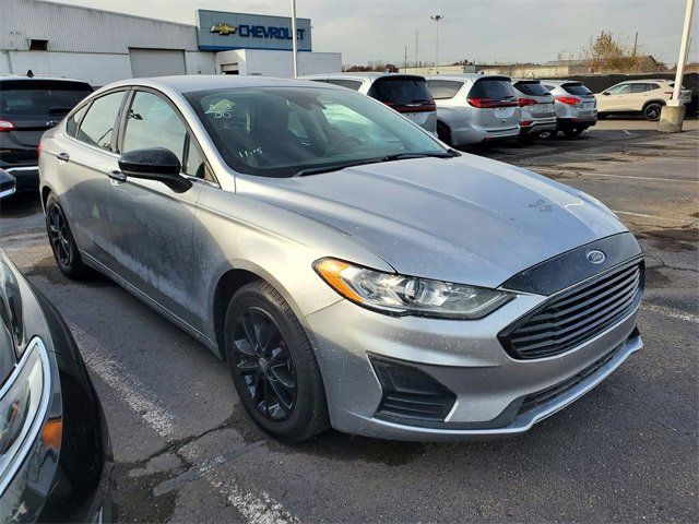 2020 Ford Fusion SE photo 2
