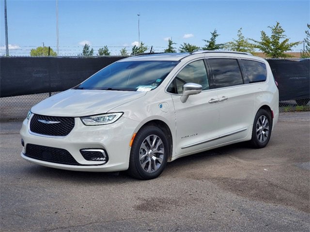 Used 2021 Chrysler Pacifica Hybrid Pinnacle Hybrid with VIN 2C4RC1N7XMR510507 for sale in Southgate, MI