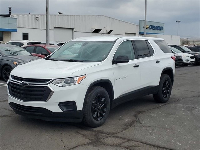 Used 2019 Chevrolet Traverse LS with VIN 1GNERFKW1KJ284291 for sale in Southgate, MI