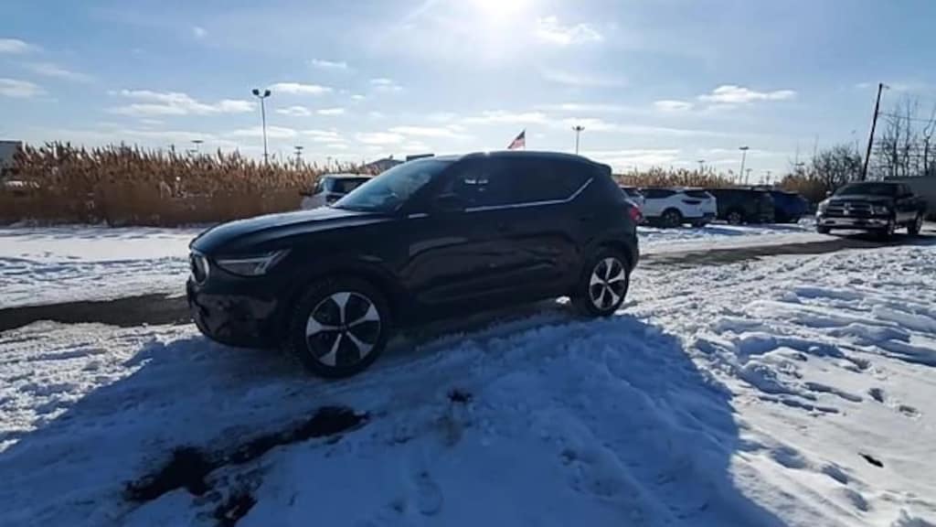 Used 2025 Volvo XC40 B5 Plus Bright Theme SUV
