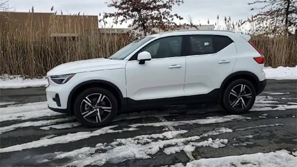 Used 2025 Volvo XC40 Core Bright Theme