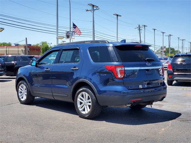 2016 Ford Explorer Base photo 3