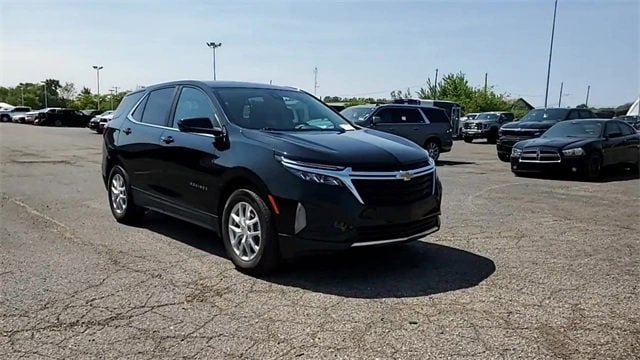 Used 2021 Chevrolet Equinox LT with VIN 3GNAXKEV1ML310044 for sale in Southgate, MI