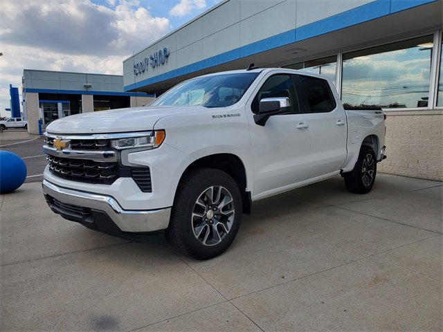 2024 Chevrolet Silverado 1500 LT photo 2