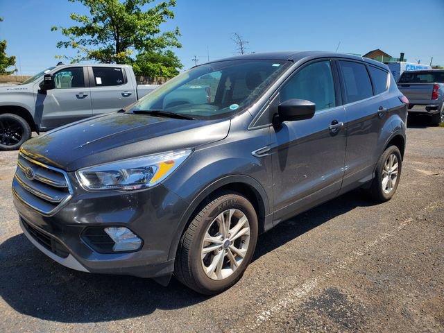 Used 2019 Ford Escape SE with VIN 1FMCU9GD9KUA70313 for sale in Southgate, MI