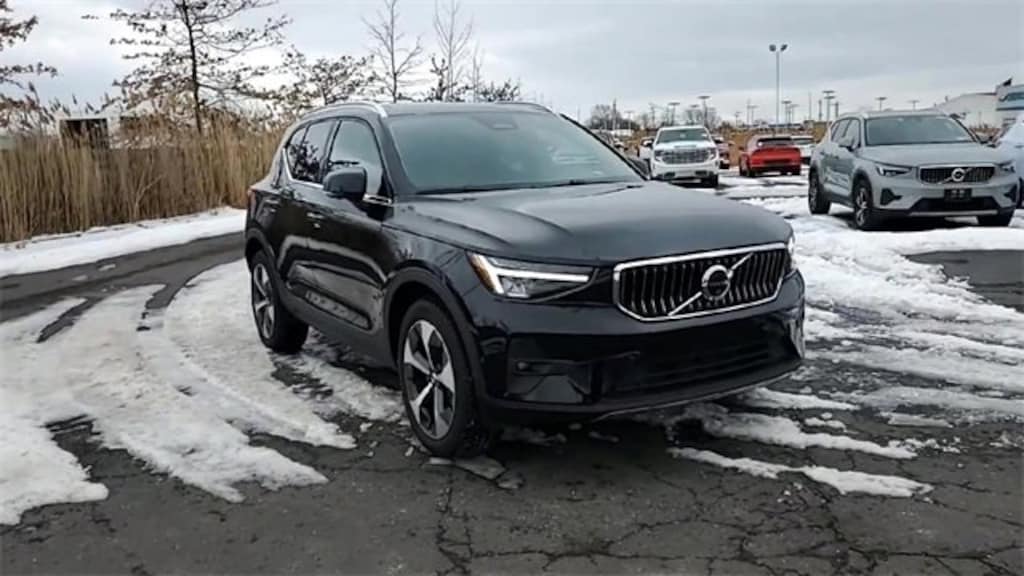 Used 2025 Volvo XC40 Plus Bright Theme