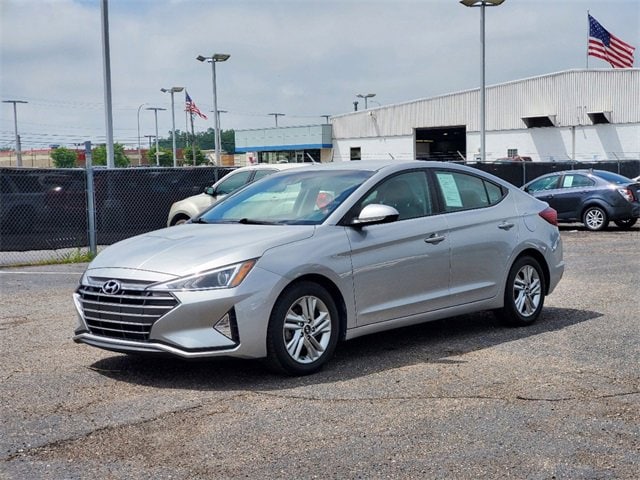 Used 2020 Hyundai Elantra SEL with VIN 5NPD84LF8LH583538 for sale in Southgate, MI