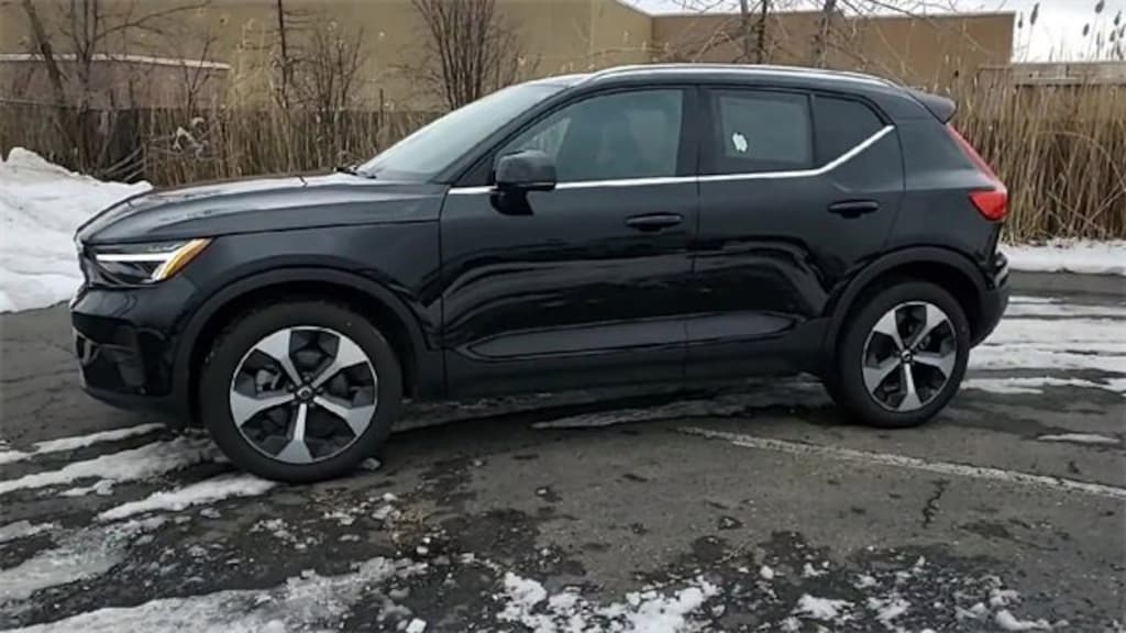 Used 2025 Volvo XC40 Plus Bright Theme