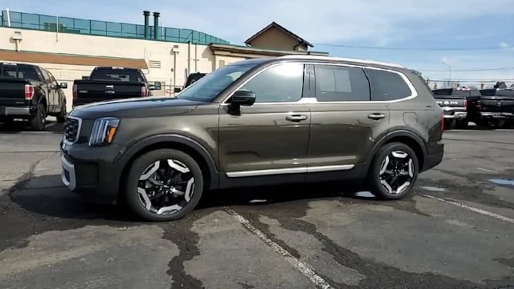 Used 2025 Kia Telluride S