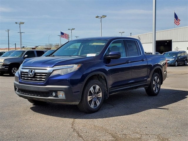 Used 2017 Honda Ridgeline RTL with VIN 5FPYK3F55HB033646 for sale in Southgate, MI