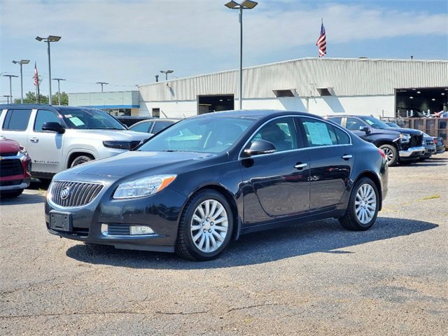 Used 2013 Buick Regal Premium 2 with VIN 2G4GT5GV3D9130544 for sale in Southgate, MI