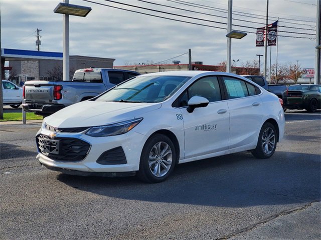 Used 2019 Chevrolet Cruze LT with VIN 1G1BE5SM8K7134362 for sale in Southgate, MI