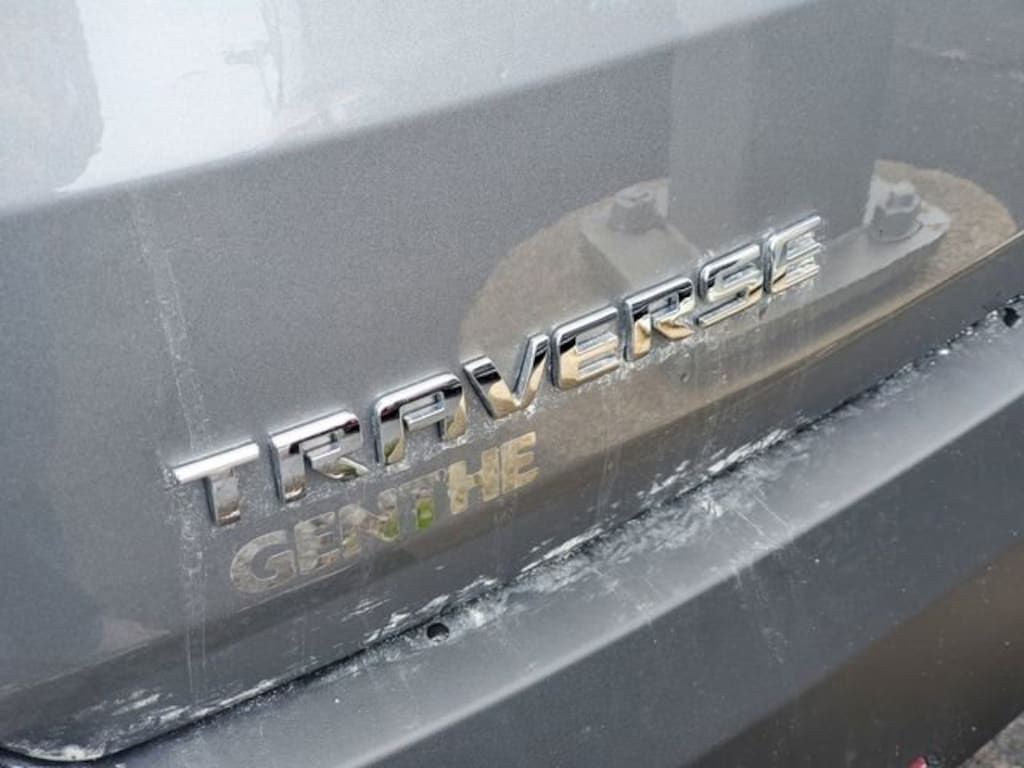 Used 2023 Chevrolet Traverse LT Cloth SUV