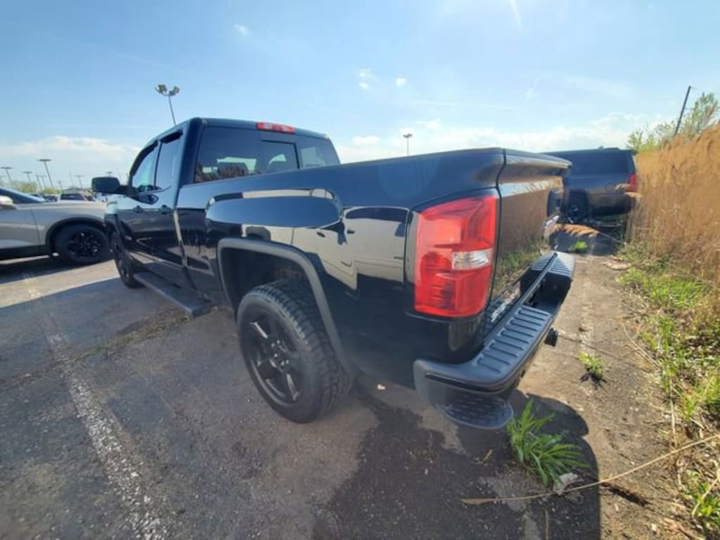 Used 2017 GMC Sierra 1500 SLE Truck