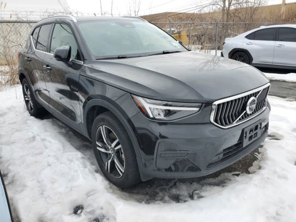 Used 2025 Volvo XC40 Core Bright Theme