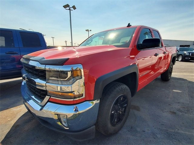 Used 2017 Chevrolet Silverado 1500 LT with VIN 1GCVKREC0HZ364112 for sale in Southgate, MI