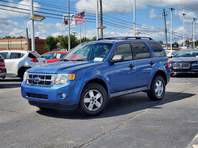 Used 2010 Ford Escape XLT with VIN 1FMCU9D7XAKA29228 for sale in Southgate, MI