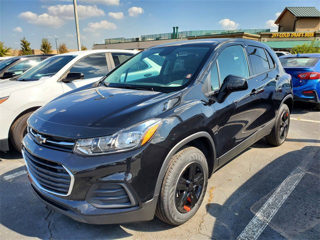 2022 Chevrolet Trax LS photo 2