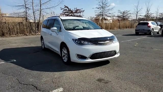 Used 2018 Chrysler Pacifica Touring L Plus with VIN 2C4RC1EG8JR109551 for sale in Southgate, MI