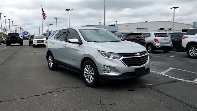Used 2021 Chevrolet Equinox LT with VIN 2GNAXUEV5M6127116 for sale in Southgate, MI