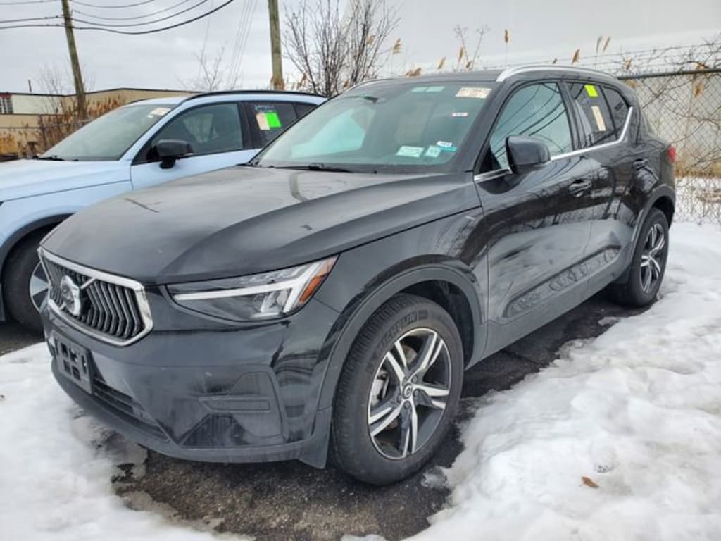 Used 2025 Volvo XC40 Core Bright Theme