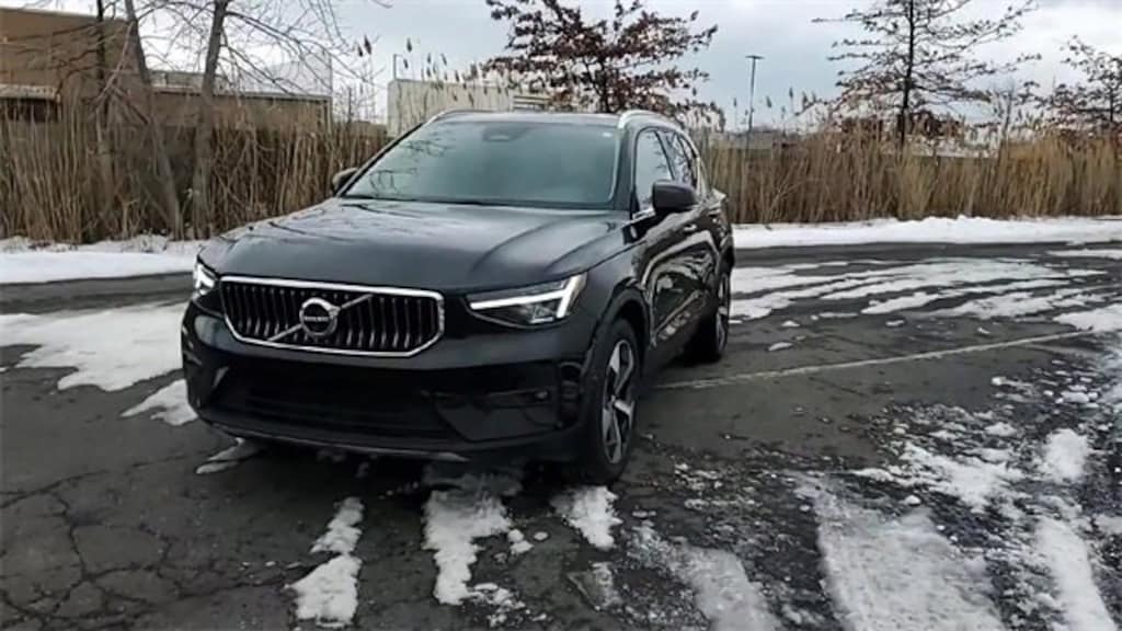 Used 2025 Volvo XC40 Plus Bright Theme