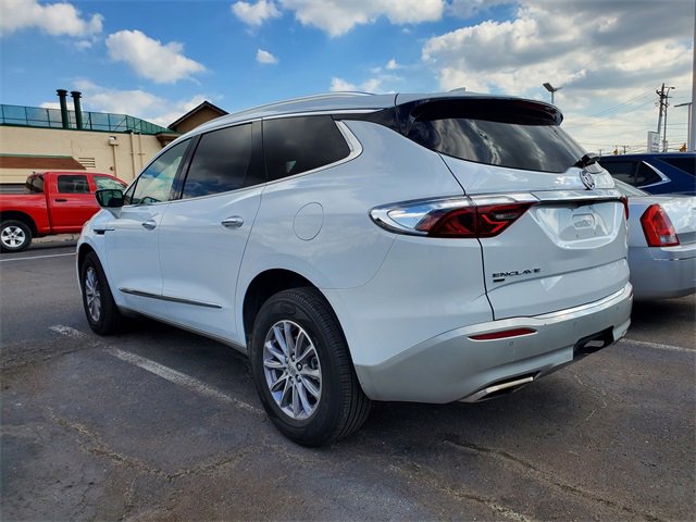 2024 Buick Enclave Essence photo 2