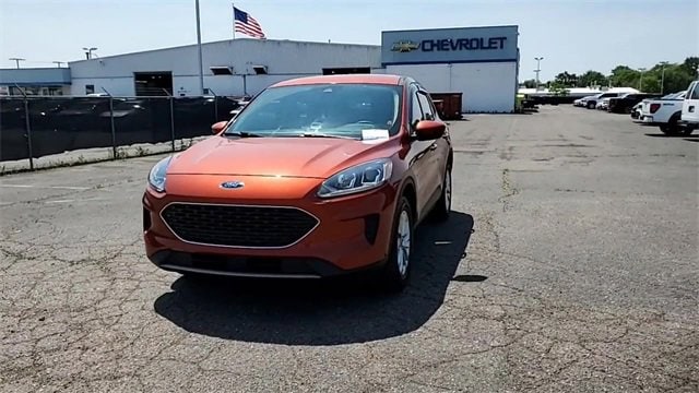 Used 2020 Ford Escape SE with VIN 1FMCU9G68LUA29741 for sale in Southgate, MI